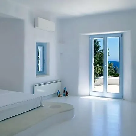 فيلة Alyki Sleeps 10 Pool Air Con